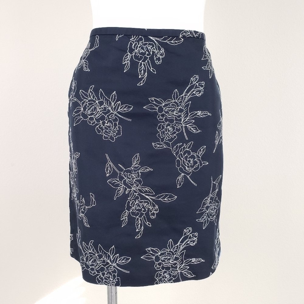 ANN Taylor Midnight Blue Embroidered Floral Skirt
